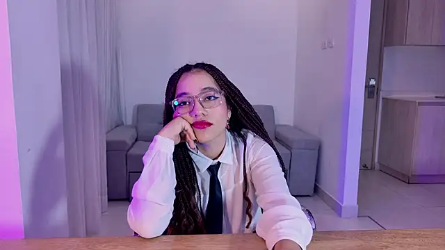 Snapshot of AntonellaBons chatting on May 2026 01:03:01 AM AntonellaBons online show from May 2026 01:03:01 AM