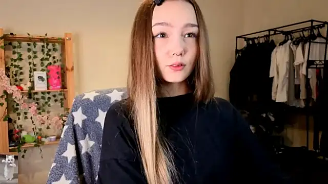 Snapshot of HoneyComfy chatting on April 2026 02:21:01 PM HoneyComfy online show from April 2026 02:21:01 PM