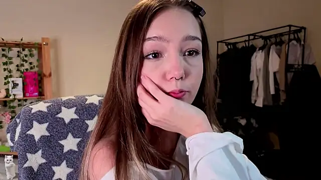 Snapshot of HoneyComfy chatting on April 2026 02:23:01 PM HoneyComfy online show from April 2026 02:23:01 PM