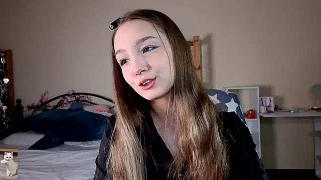 Snapshot of HoneyComfy chatting on April 2026 02:16:02 PM HoneyComfy online show from April 2026 02:16:02 PM