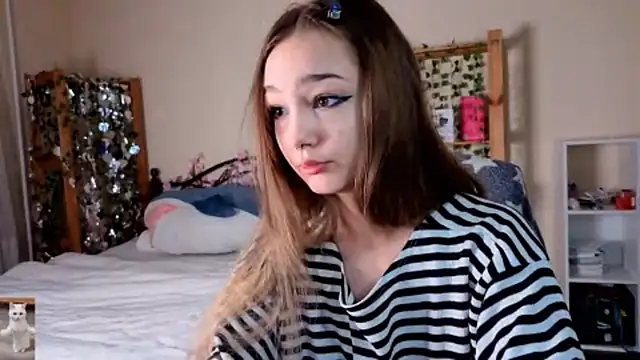 Snapshot of HoneyComfy chatting on April 2026 02:19:01 PM HoneyComfy online show from April 2026 02:19:01 PM