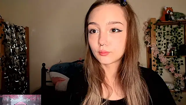Snapshot of HoneyComfy chatting on May 2026 02:12:01 PM HoneyComfy online show from May 2026 02:12:01 PM