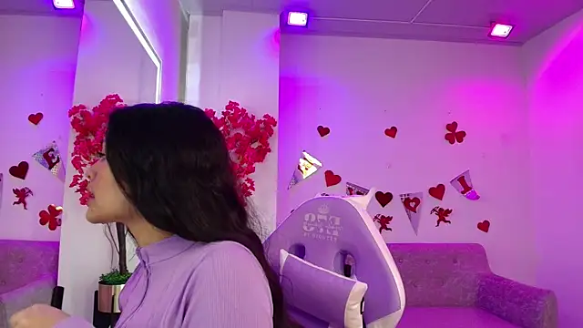 Snapshot of Maddie_T18 chatting on February 2026 11:18:01 AM Maddie T18 online show from February 2026 11:18:01 AM