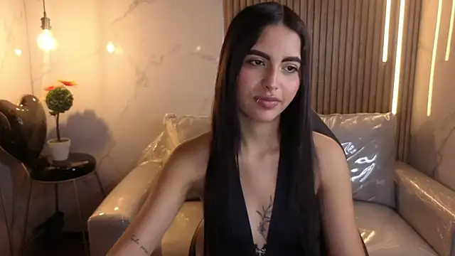 Perla lovely  online show from April 2026 12:47:01 PM