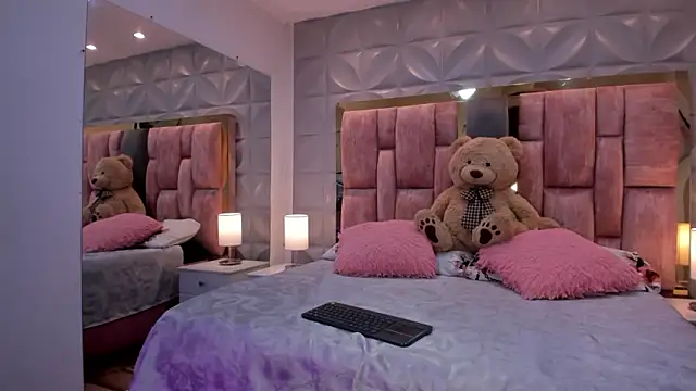 Snapshot of Paris_Velvet chatting on March 2026 10:59:02 PM Paris Velvet online show from March 2026 10:59:02 PM