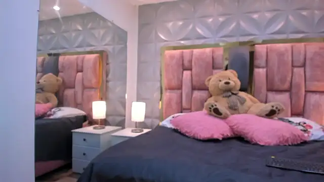 Paris Velvet online show from April 2026 10:13:02 PM