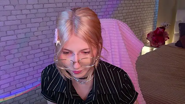 Snapshot of alicedews chatting on February 2026 01:34:01 PM alicedews online show from February 2026 01:34:01 PM