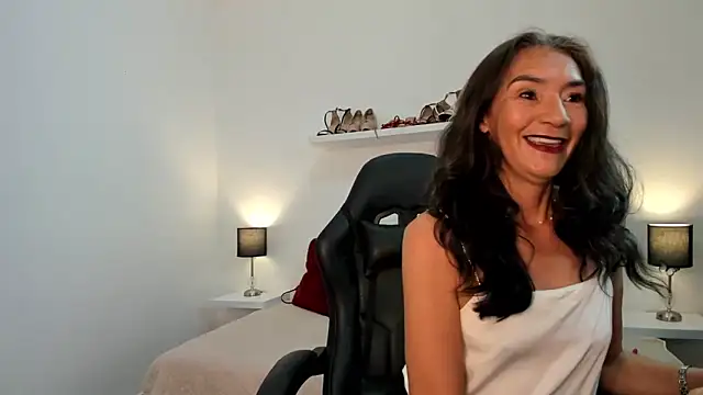 Emma Mendozaa online show from February 2026 11:39:01 AM