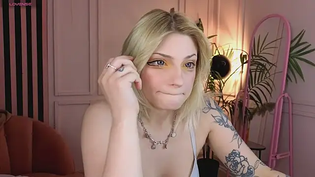 Snapshot of AvaSun chatting on February 2026 10:02:02 PM AvaSun online show from February 2026 10:02:02 PM