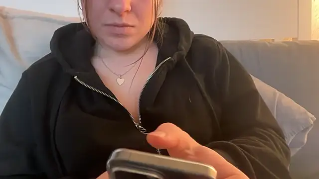 Snapshot of Lucyschickt chatting on February 2026 04:03:02 PM Lucyschickt online show from February 2026 04:03:02 PM