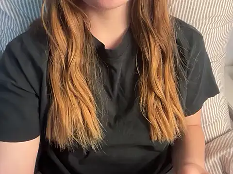 Lucyschickt online show from June 2026 06:53:02 PM