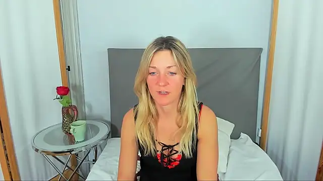 Snapshot of MileyXStar chatting on February 2026 09:34:01 PM MileyXStar online show from February 2026 09:34:01 PM