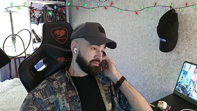 Snapshot of _Mostly_ chatting on February 2026 12:41:02 PM Mostly online show from February 2026 12:41:02 PM