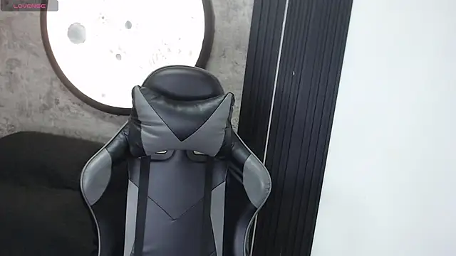 Snapshot of Noha-Smith chatting on February 2026 03:43:01 AM Noha-Smith online show from February 2026 03:43:01 AM