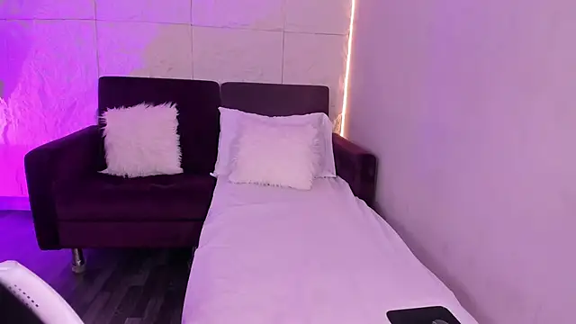 Snapshot of Yalezka_ chatting on February 2026 12:01:02 PM Yalezka online show from February 2026 12:01:02 PM