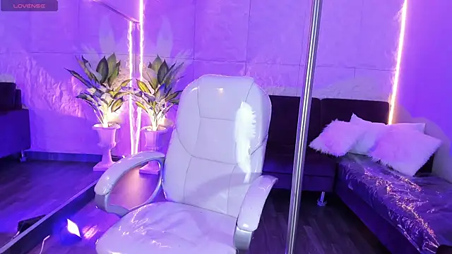 Snapshot of Ravenn21x chatting on February 2026 12:09:02 PM Ravenn21x online show from February 2026 12:09:02 PM