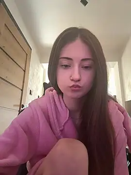 karlaluuvv online show from March 2026 11:13:01 AM