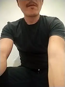 Snapshot of Reuss25 chatting on April 2026 01:48:01 AM Reuss25 online show from April 2026 01:48:01 AM
