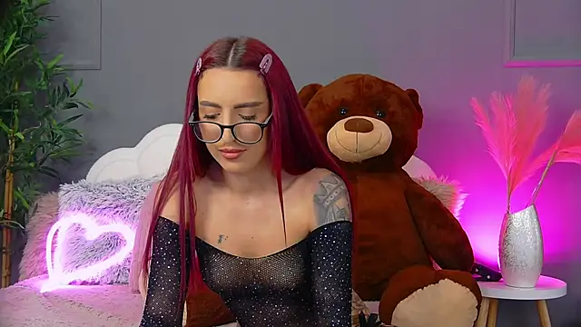 CrystalRedd online show from April 2026 06:19:01 AM