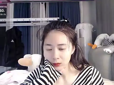 Snapshot of Tsuki-y chatting on February 2026 03:10:01 PM Tsuki-y online show from February 2026 03:10:01 PM