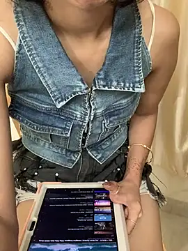 Snapshot of HEENA-STRIP chatting on February 2026 07:17:01 AM HEENA-STRIP online show from February 2026 07:17:01 AM