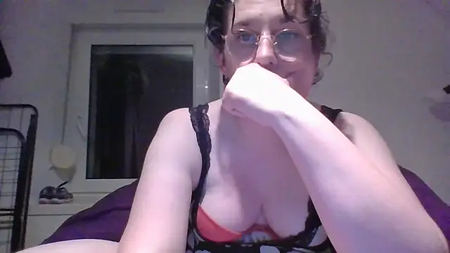 OIseauNoir88 online show from April 2026 07:34:02 PM