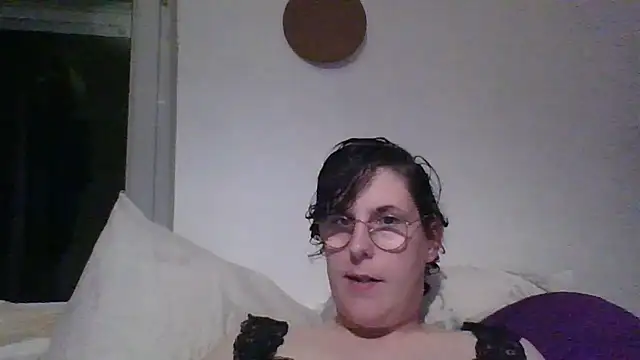 OIseauNoir88 online show from April 2026 07:51:02 PM