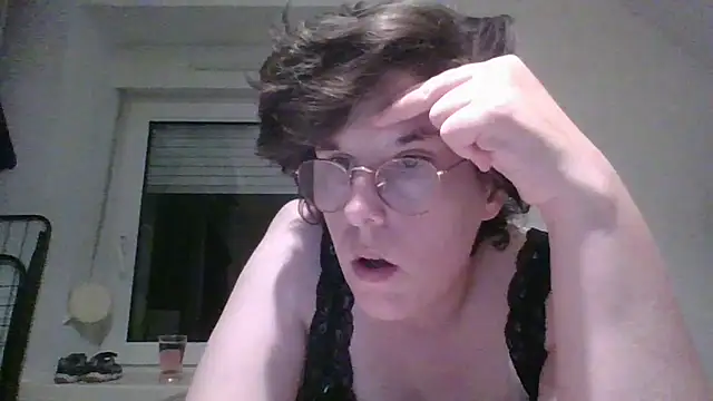 OIseauNoir88 online show from April 2026 07:43:01 PM