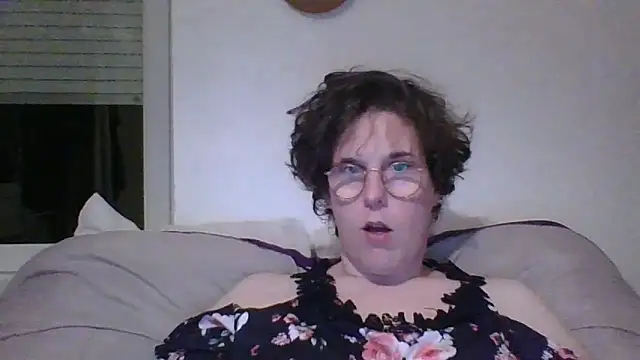 OIseauNoir88 online show from April 2026 07:59:01 PM