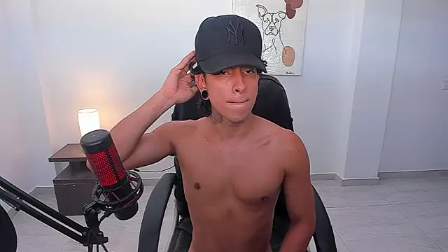 Snapshot of paisa_hotx chatting on February 2026 06:52:02 PM paisa hotx online show from February 2026 06:52:02 PM