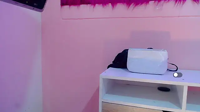 Snapshot of isabella_vogue chatting on February 2026 11:40:02 AM isabella vogue online show from February 2026 11:40:02 AM