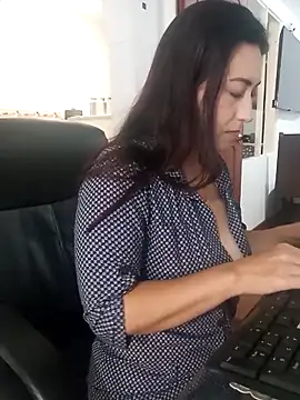 Snapshot of aliz963040 chatting on February 2026 02:33:01 PM aliz963040 online show from February 2026 02:33:01 PM