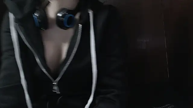 Snapshot of r_i_o__r_i_o chatting on March 2026 10:48:01 AM r i o r i o online show from March 2026 10:48:01 AM