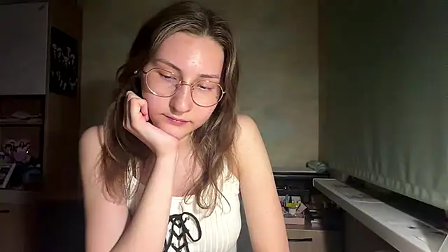 Miaaa Moon online show from May 2026 06:26:04 PM
