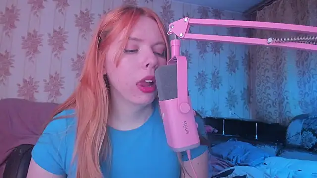 Snapshot of Cutie_Bambi chatting on April 2026 01:41:02 PM Cutie Bambi online show from April 2026 01:41:02 PM