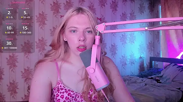 Snapshot of Cutie_Bambi chatting on July 2026 12:29:01 PM Cutie Bambi online show from July 2026 12:29:01 PM