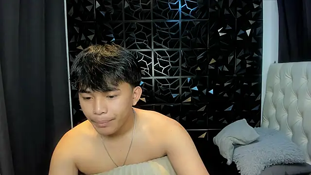 xlovercutietwink online show from April 2026 04:32:01 AM