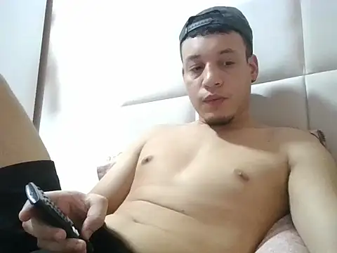 Snapshot of Vinni_19cm chatting on February 2026 05:31:01 PM Vinni 19cm online show from February 2026 05:31:01 PM