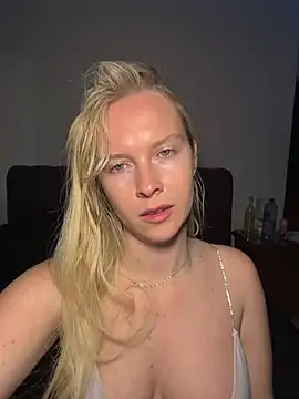 Snapshot of Ellie-rosee chatting on February 2026 03:43:01 PM Ellie-rosee online show from February 2026 03:43:01 PM