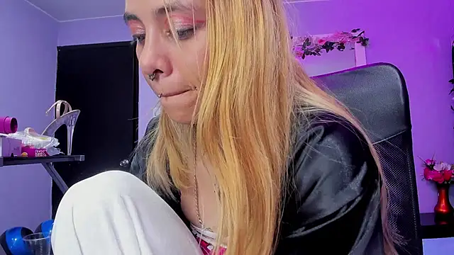 Dakota Angell  online show from February 2026 03:37:02 PM