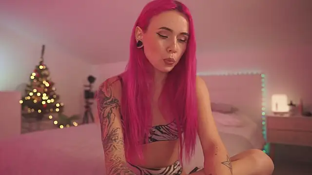 Snapshot of Sarah_Pink chatting on December 2024 05:12:01 PM Sarah Pink online show from December 2024 05:12:01 PM