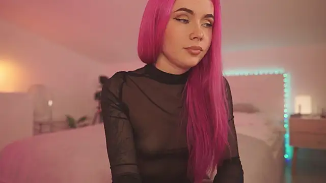 Snapshot of Sarah_Pink chatting on January 2025 05:26:01 PM Sarah Pink online show from January 2025 05:26:01 PM