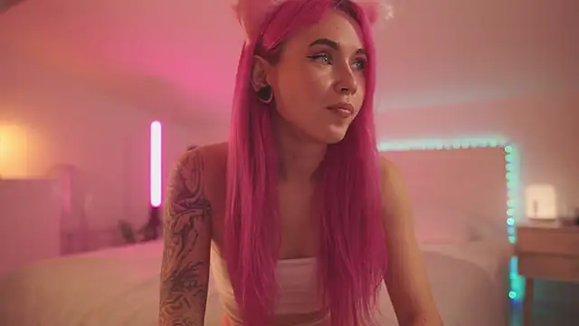 Snapshot of Sarah_Pink chatting on January 2025 05:11:01 PM Sarah Pink online show from January 2025 05:11:01 PM