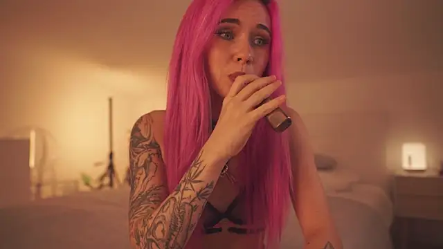 Snapshot of Sarah_Pink chatting on February 2025 05:29:01 PM Sarah Pink online show from February 2025 05:29:01 PM