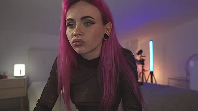 Snapshot of Sarah_Pink chatting on February 2025 08:51:02 PM Sarah Pink online show from February 2025 08:51:02 PM