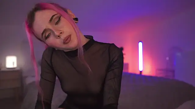 Snapshot of Sarah_Pink chatting on March 2025 05:25:02 PM Sarah Pink online show from March 2025 05:25:02 PM