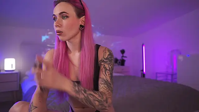 Snapshot of Sarah_Pink chatting on March 2025 05:20:01 PM Sarah Pink online show from March 2025 05:20:01 PM