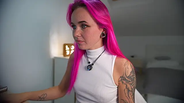 Snapshot of Sarah_Pink chatting on September 2025 06:35:01 PM Sarah Pink online show from September 2025 06:35:01 PM