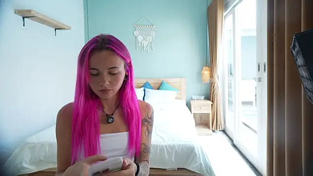 Snapshot of Sarah_Pink chatting on October 2025 03:48:02 AM Sarah Pink online show from October 2025 03:48:02 AM