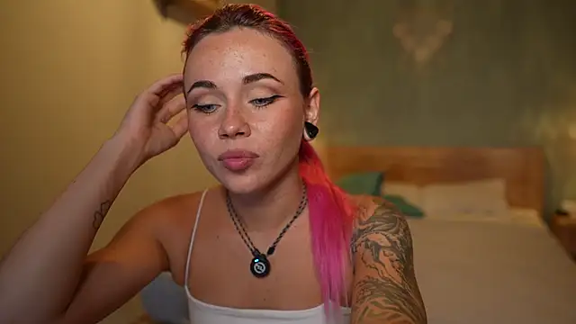 Snapshot of Sarah_Pink chatting on November 2025 12:45:02 PM Sarah Pink online show from November 2025 12:45:02 PM